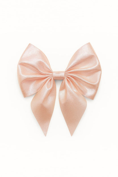 A Cute Bow Hariclip – adding just the right touch of playful elegance